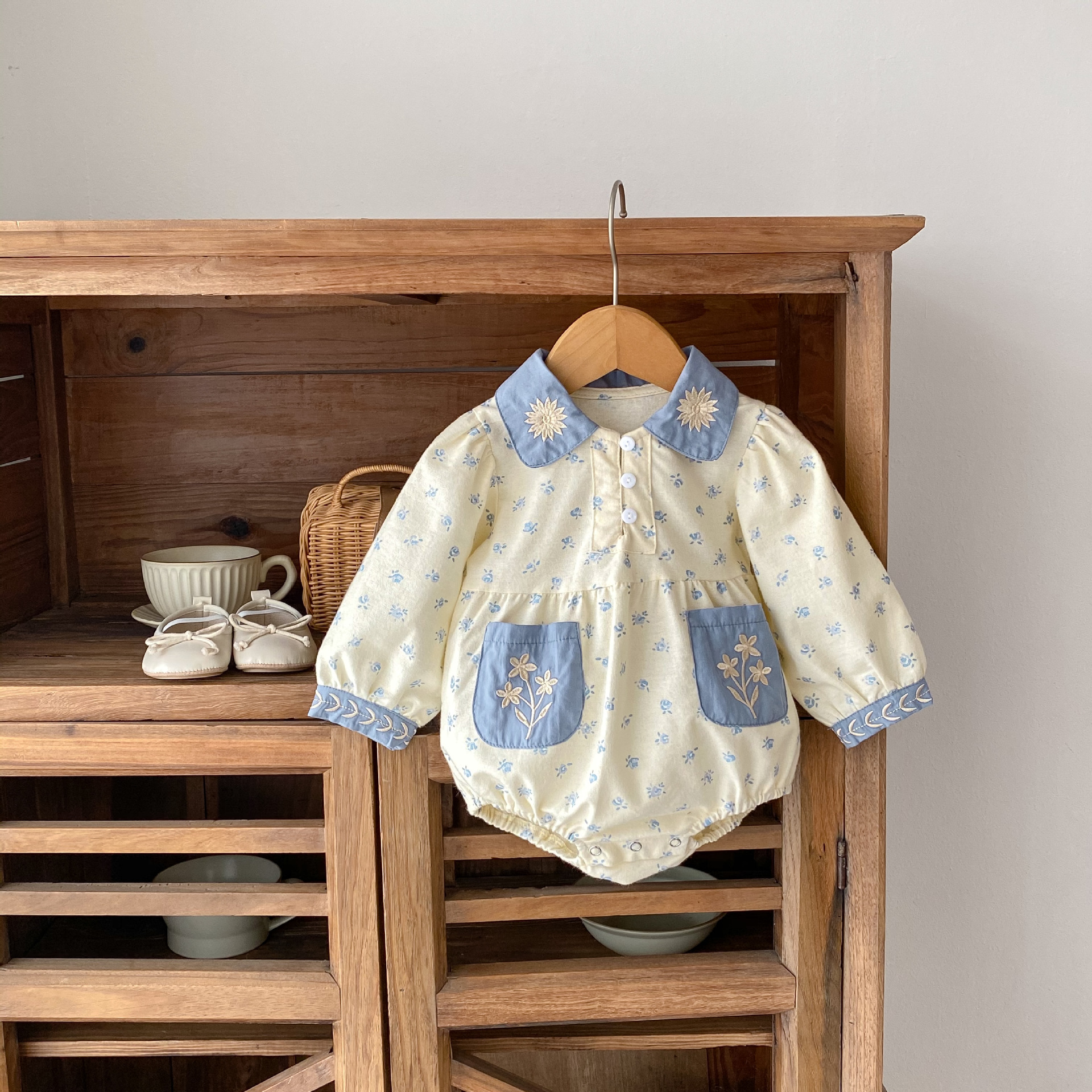 INS 2024 Autumn Infant and Girl Baby Floral Contrast Collar Embroidered Long Sleeves Yi Ha Skirt Bag Butt jumpsuit_voghion.com