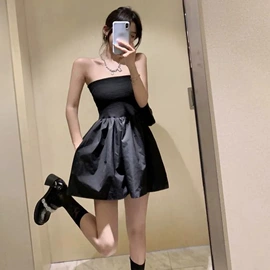 女式T恤;连衣裙;女式卫衣