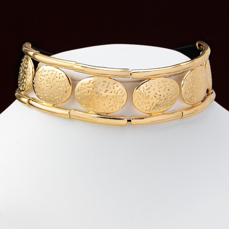 Goldene Ovale Anhängerkette Für Damen Im Retro Design Mit Muster_voghion.com
