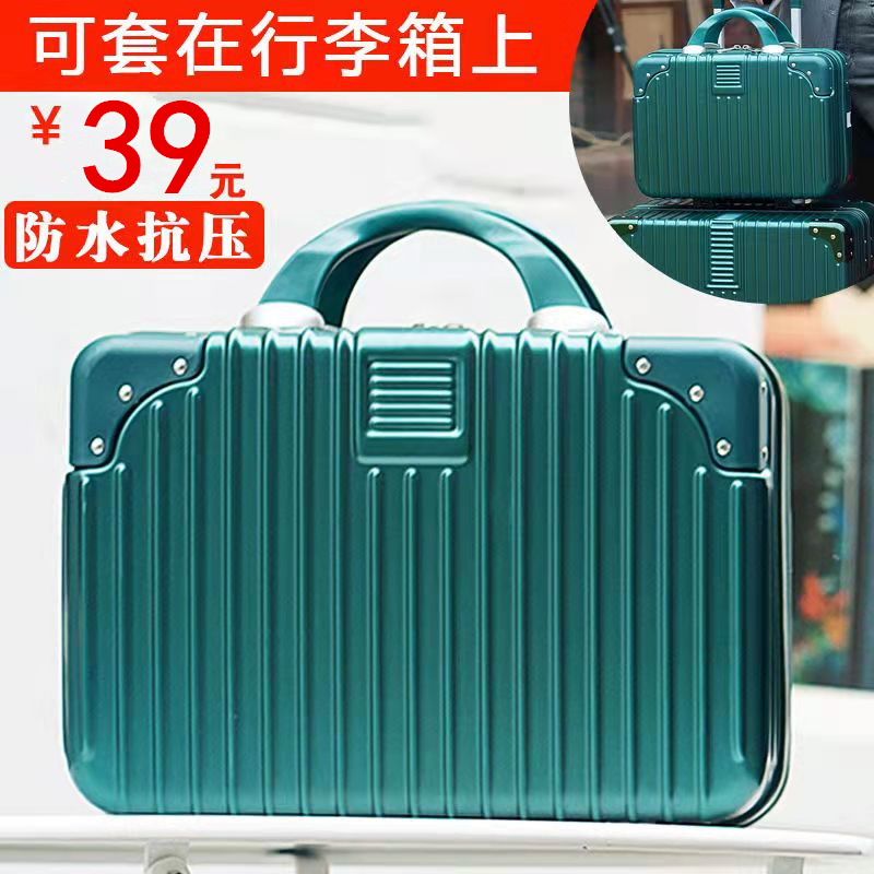 Handheld small storage box for traveling
