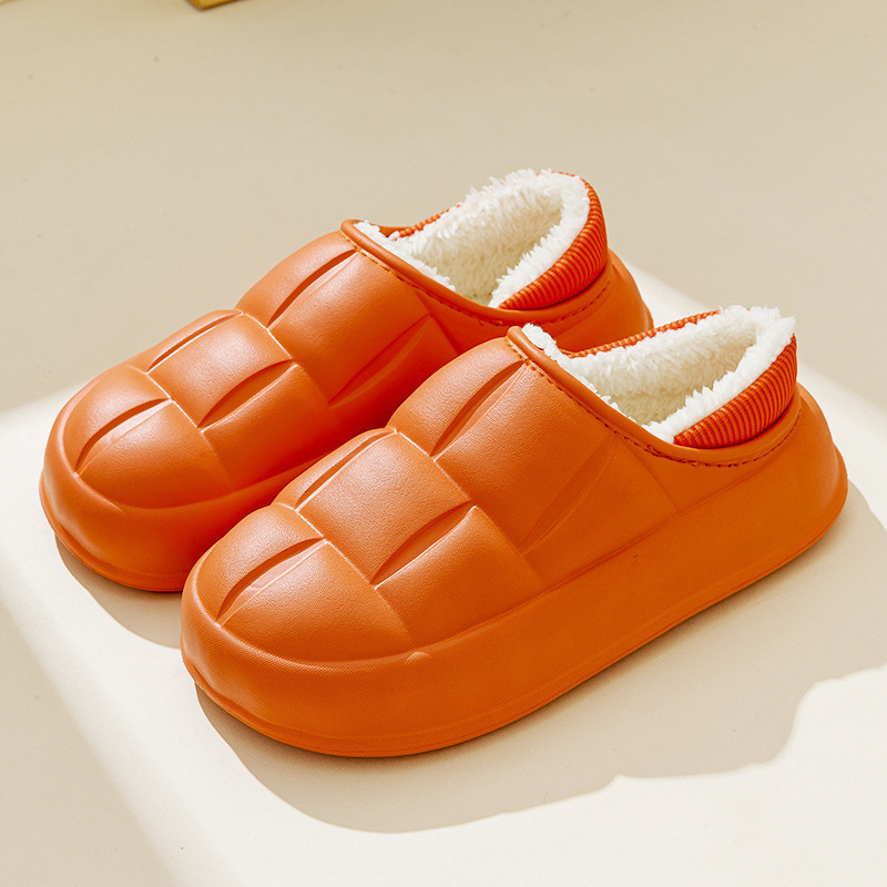 Zapatillas de algodón impermeables para mujeres invierno 2023 nuevo hogar cálido fondo grueso bolsa de confinamiento antideslizante zapatos de tacón de algodón para mujeres