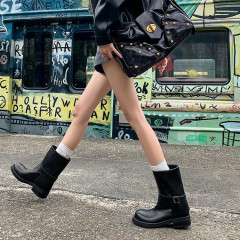 本革黒いベルトのバックルのストレートブーツの小さい背の厚い底の英倫風のマーティンの靴の西洋の靴の洋風の小さいショートブーツの女性