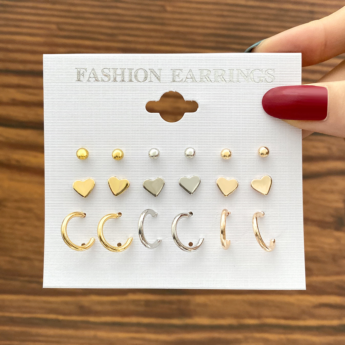 Juego de pendientes sencillos de estilo europeo y americano, 3 pares de pendientes en forma de corazón, pendientes creativos retro personalizados con imitación de perlas image 12