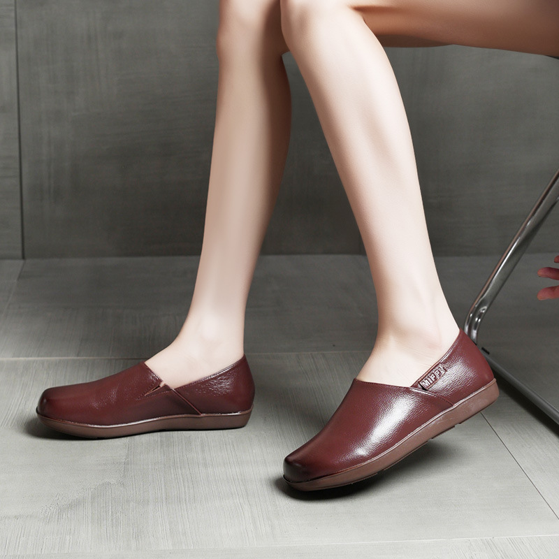 Demi-season shoes made of soft leather