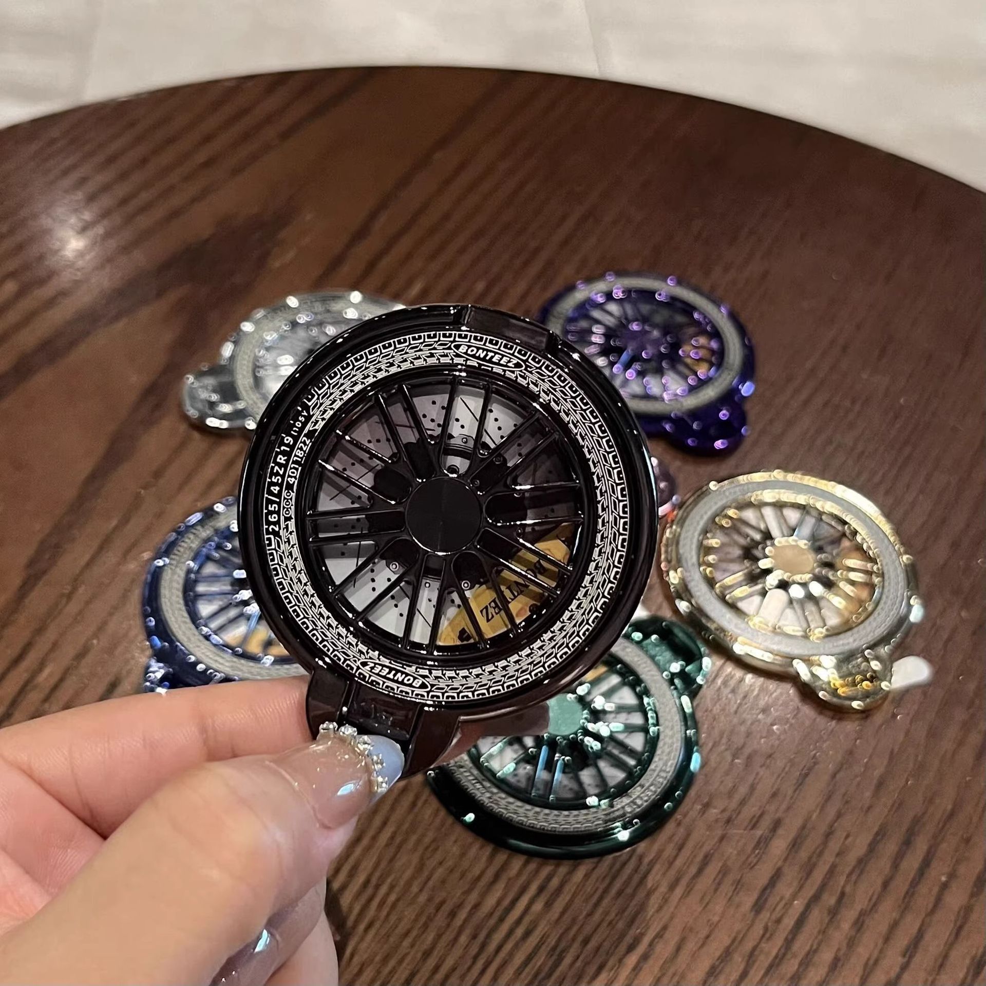 Soporte giratorio para teléfono con giroscopio adhesivo adhesivo adhesivo trasero de descompresión adhesivo adhesivo en la parte posterior de la carcasa del teléfono adhesivo potente hebilla de plástico