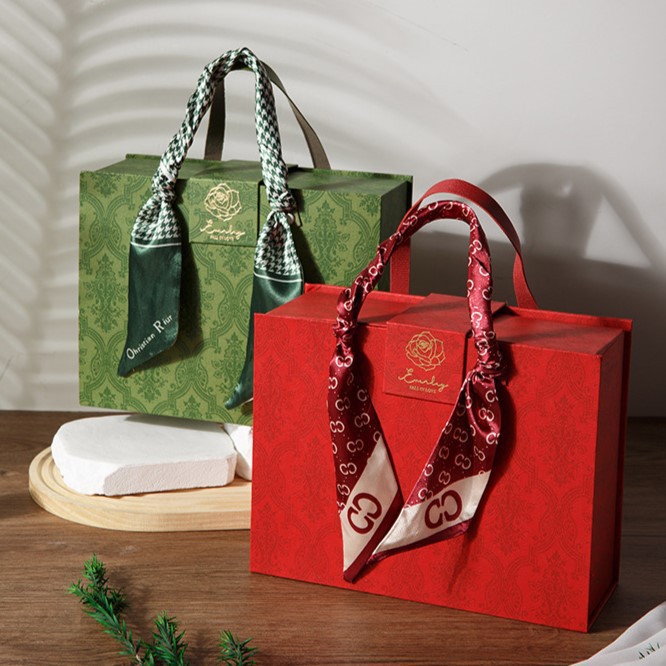 Красный двойной С