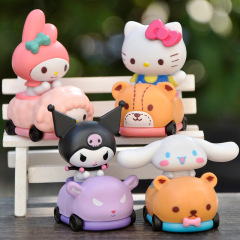 新商品のファッションアニメkt猫シリーズの手作りブラインドボックスの創意的な運転スタイルの大きい二犬の美楽蒂の人形の置物
