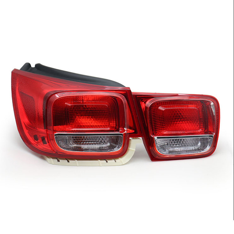 Aplicable a Chevrolet 12 / 13 / 14 años Viejo MiReibao conjunto de luz trasera luz de freno luz de marcha atrás cubierta de luz