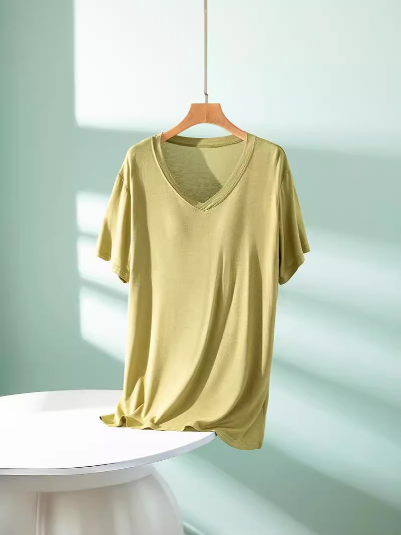 モダール素材の胸パッド付きTシャツ、女性用半袖、夏用ゆったり大きいサイズ、着痩せ効果のあるトップス、ミドル丈、Vネック、アウターとしても着用可能。
