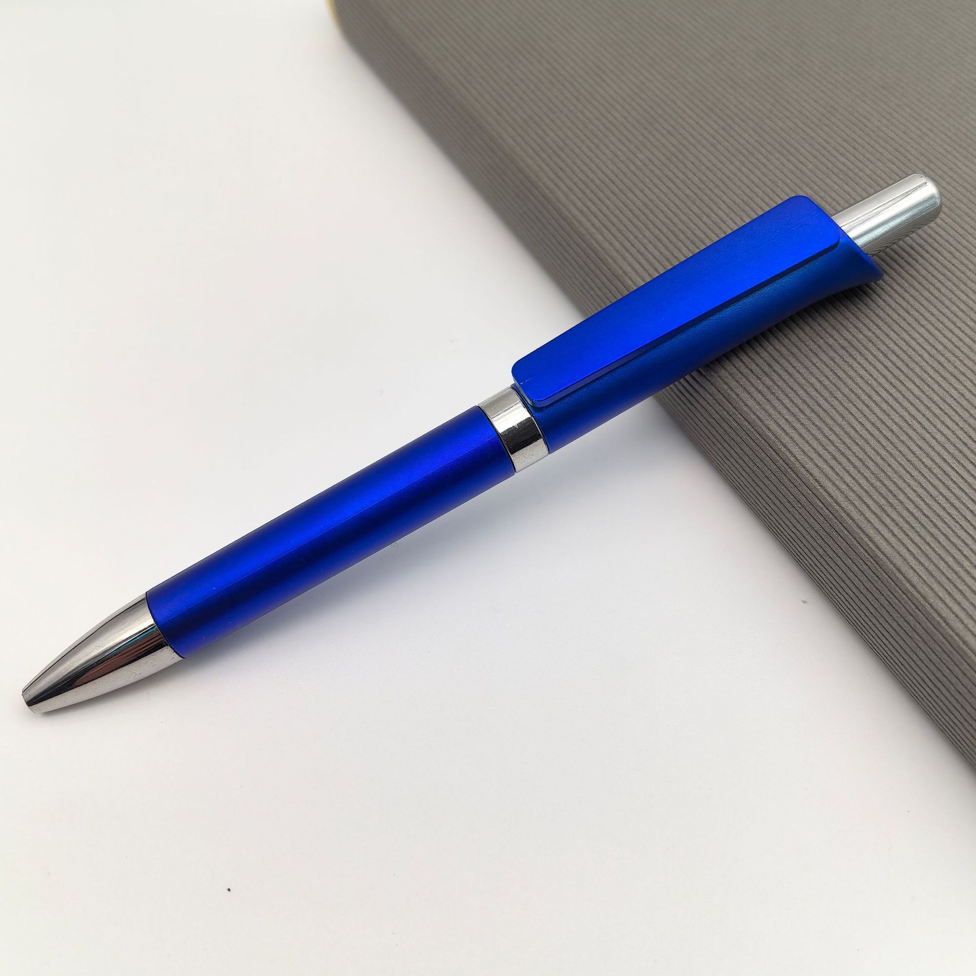 Presione el bolígrafo publicitario, poste de pintura en aerosol clásico, bolígrafo de plástico, regalo, promoción, bolígrafo publicitario, personalización