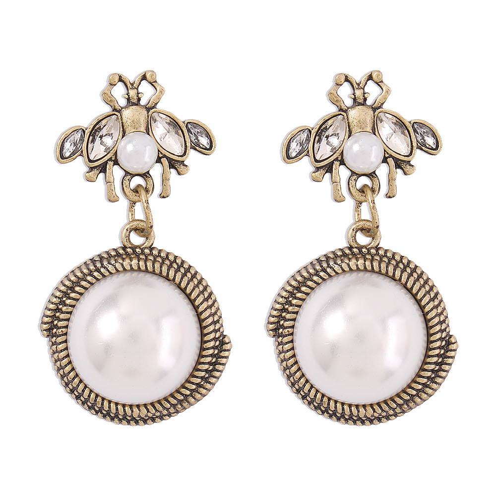 Fashion Glossy Imitation Pearl Little Bee Creative Earrings display picture 10