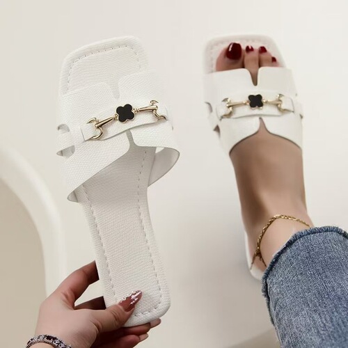 European and American plus-size women's water diamond metal buckle square head flat sandals 2024 foreign trade summer new sandals