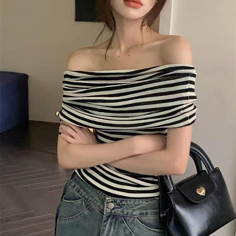 2025夏季韩版新款时尚设计感一字肩上衣高级感条纹修身显瘦针织衫