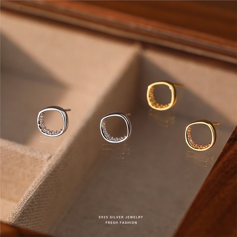 Hollow out circular micro inlaid zircon earrings for women, made of pure silver, with versatile geometric design and_voghion.com