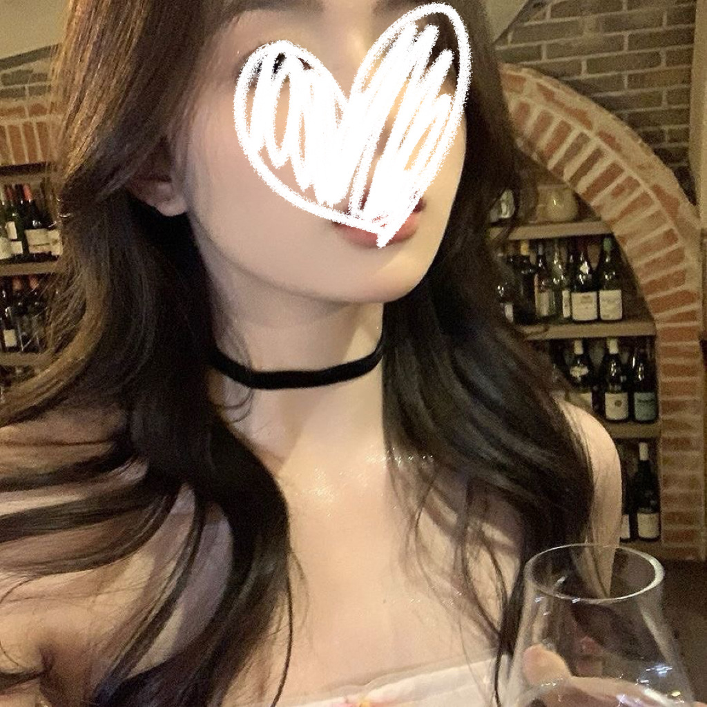 Classic Black Velvet Choker Collar Simple Niche Short Necklace Neck Strap Stackable Collarbone Chain for Men and Women