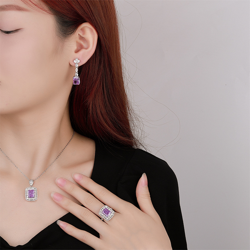 Flor cortada cobre con incrustaciones de diamante púrpura Cubo de azúcar traje femenino piedra principal 8*10 Otoño e invierno Nueva joyería Zhuang Sheng Diamante de alto carbono