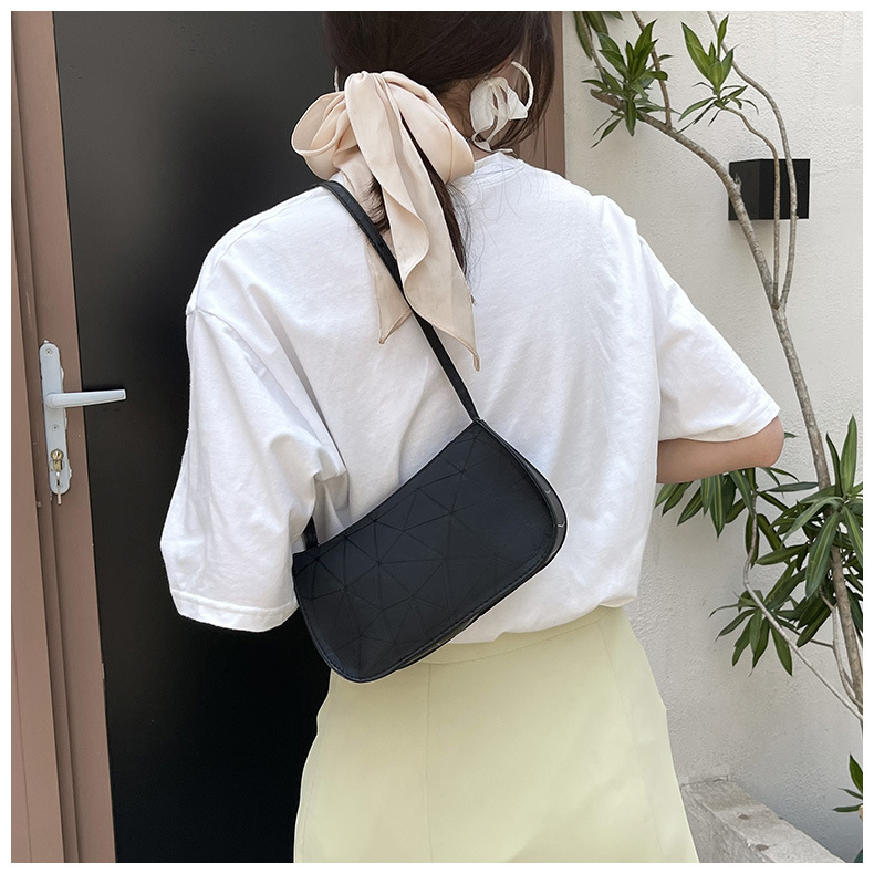 Summer Fashion Hit Color Underarm Shoulder Bag display picture 4