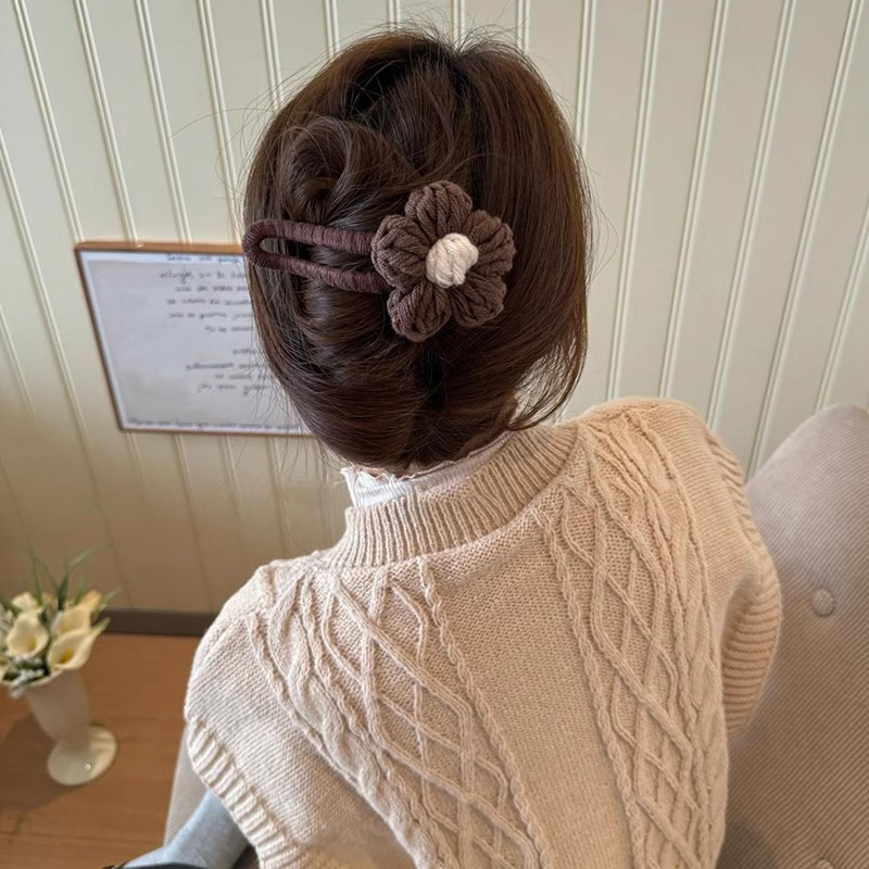 Flores de lana de color café oscuro