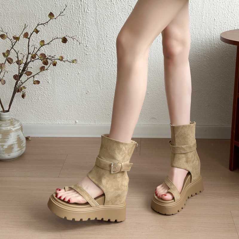 Red en línea aumentando la altura de la pendiente de talón de dedos de las sandalias romanas para mujeres 2026 nuevos pantalones de verano botas botas Martin botas cortas