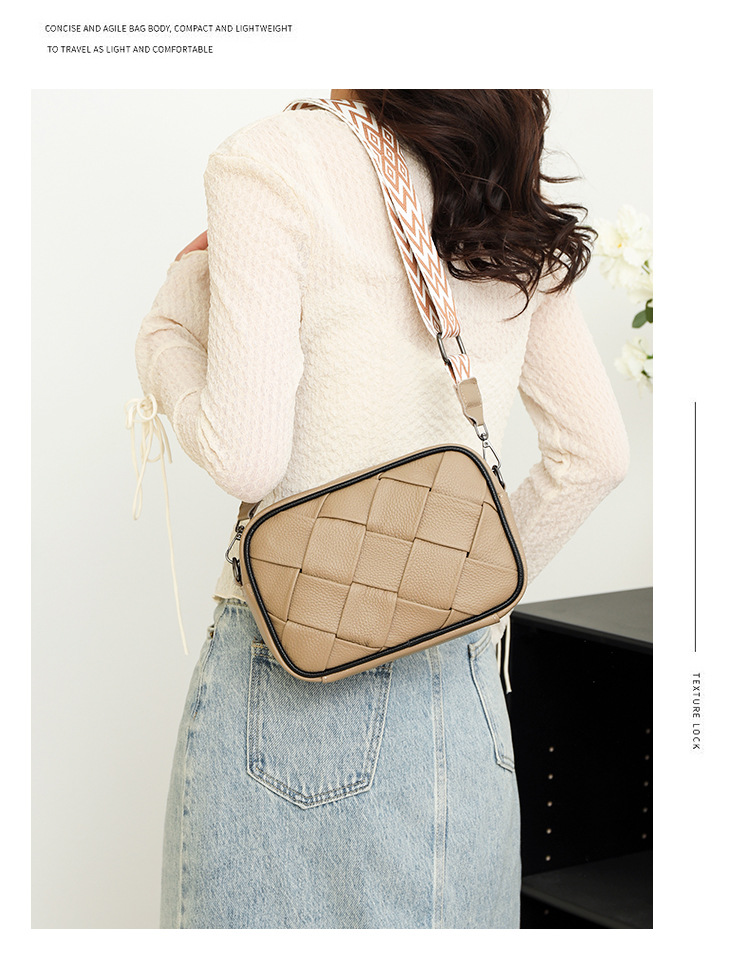 Women's Leather Crossbody Bag With Wide Strap And Diamond Pattern_voghion.com
