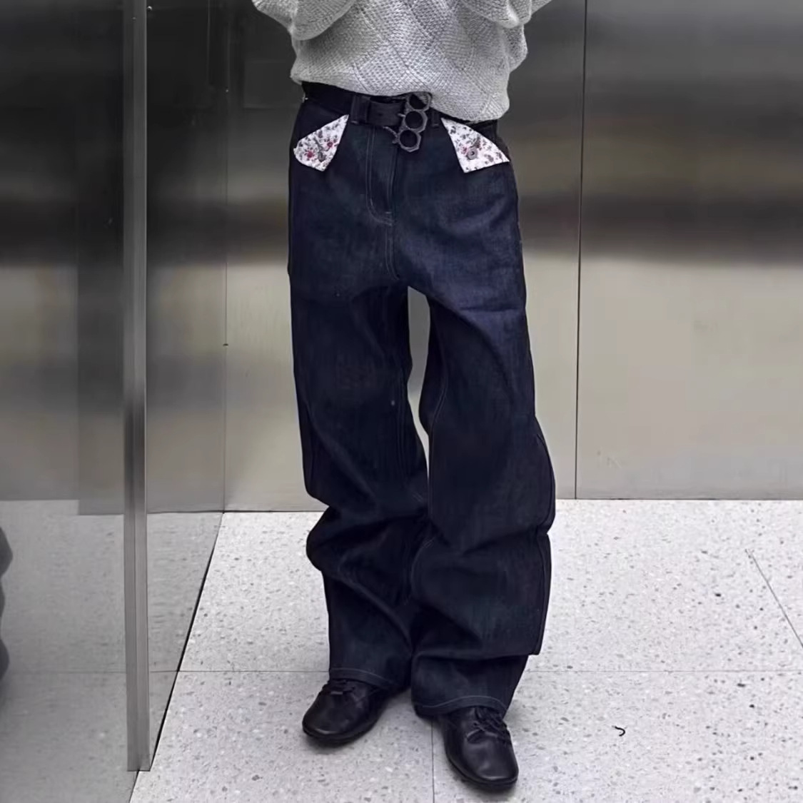 Herrenbekleidung: Retro-Jeans mit Blumenmuster, A-Linie, gerades Bein, lockerer Schnitt, lässiger Stil, Raw Denim, bodenlange Hose_voghion.com