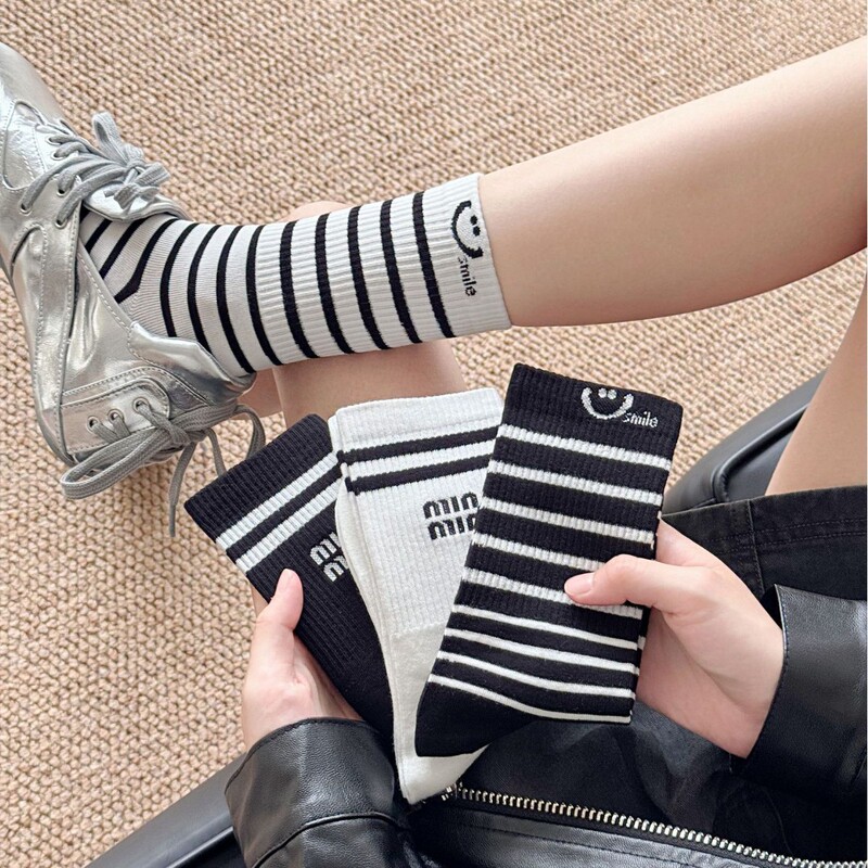 Black and White Socks for Women, Autumn and Winter Mid-High Tube Socks with Smiley Face Letters, Striped Trendy Socks, Women's Cotton Socks, Solid Color Long Tube Socks Black and White Socks for Women, Autumn and Winter Mid-High Tube Socks with Smiley Face Letters, Striped Trendy Socks, Women's Cotton Socks, Solid Color Long Tube Socks