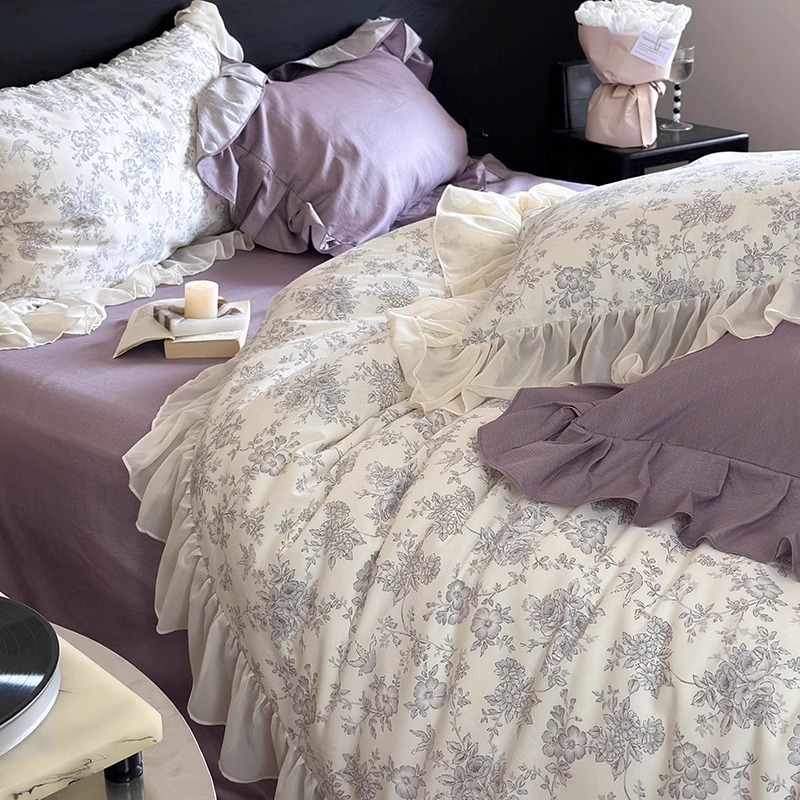 Conjunto de cama de quatro peças em algodão macio com estampa floral, estilo vintage boho francês nórdico, com capa de edredom e borda com babados._voghion.com