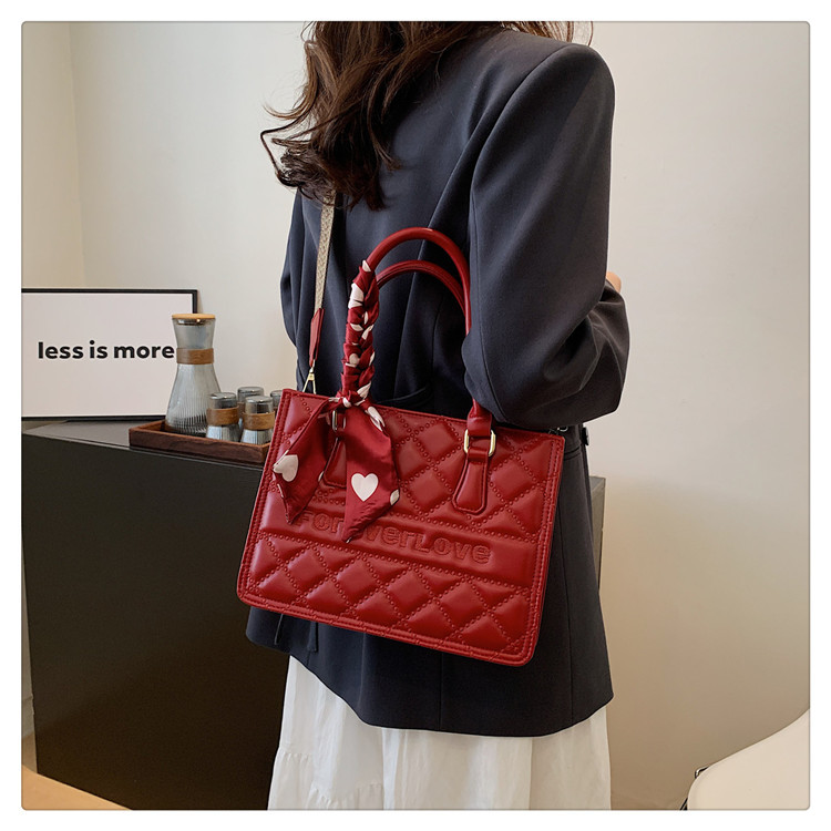 Women's Medium Pu Leather Letter Lingge Streetwear Zipper Handbag display picture 2