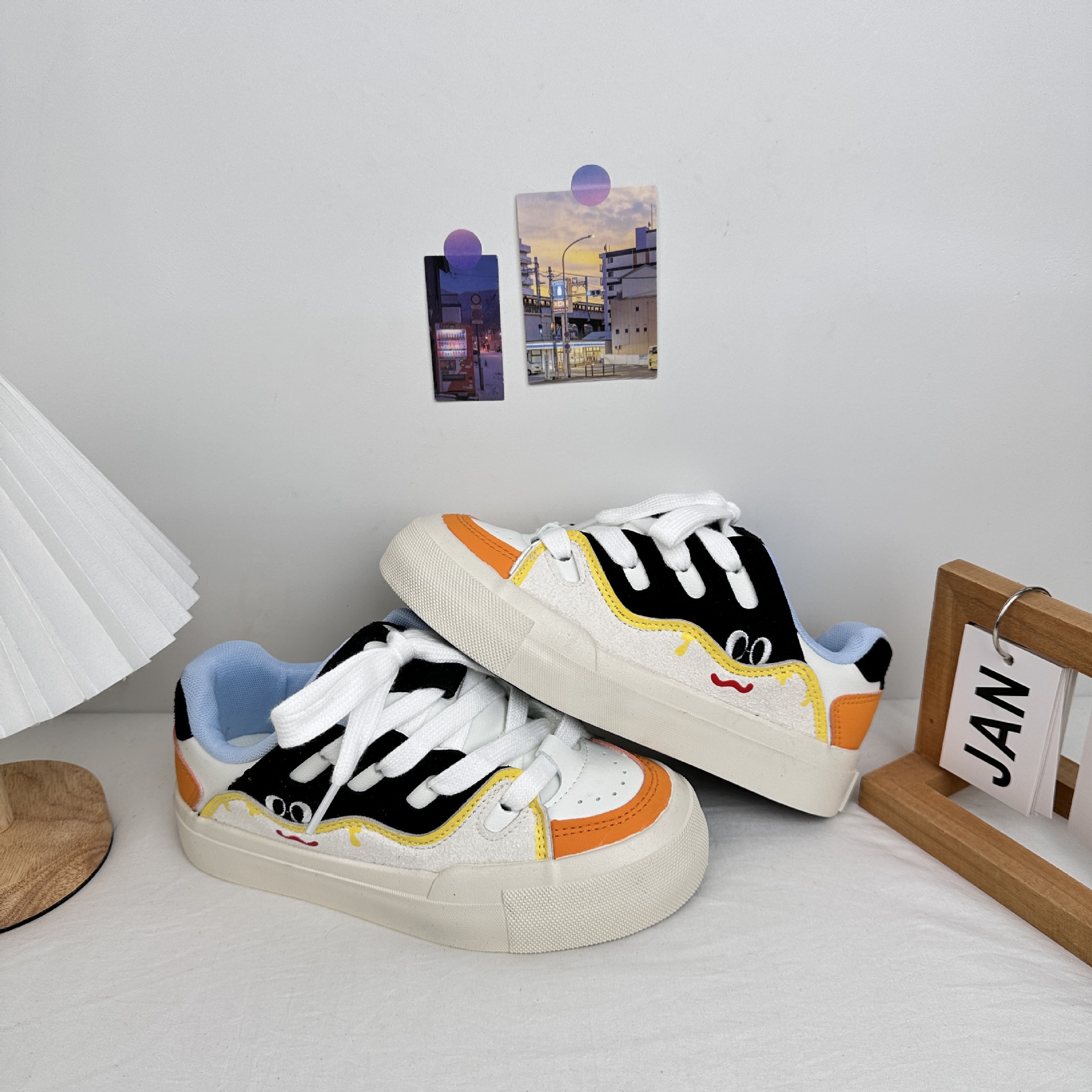 Far Wave 2025 Spring Student Low Colging Shoes Versión coreana de los zapatos de skate de tendencia de todo fósforo Zapatos de lona estilo Hong Kong cabello femenino