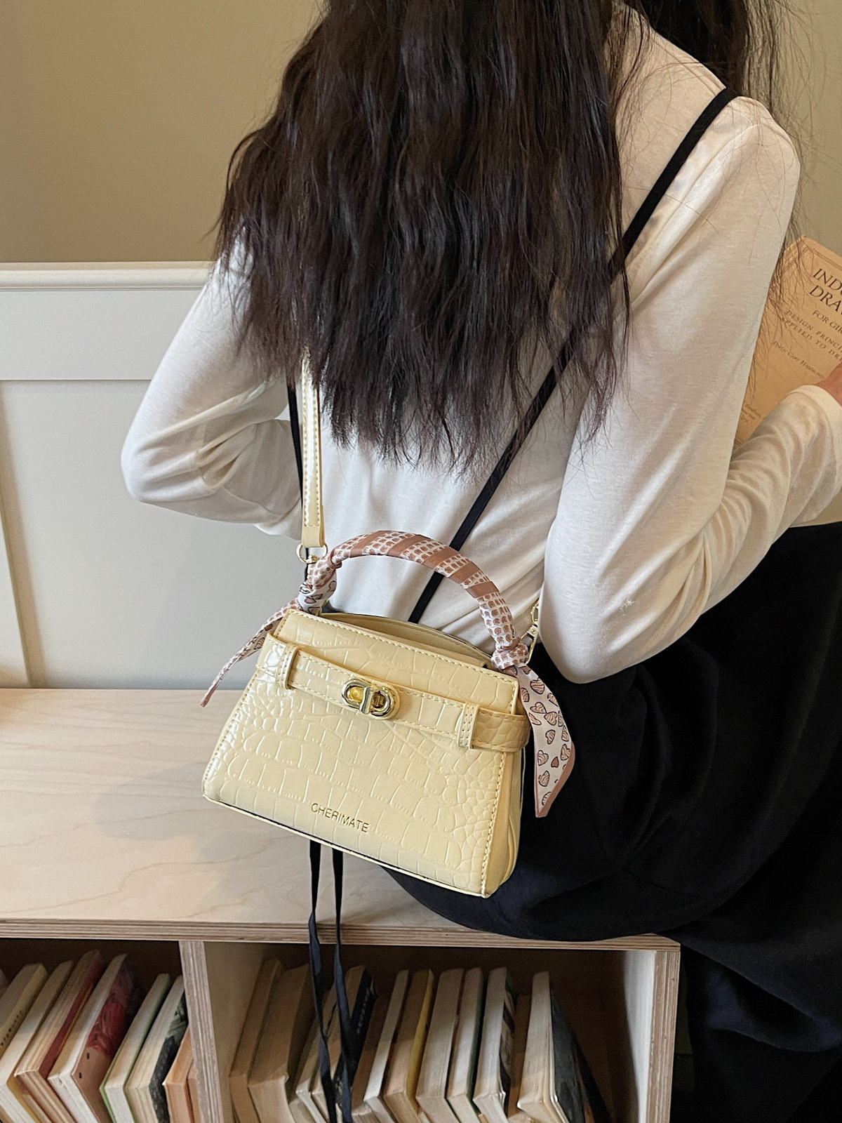 Bolso de mano de diseño de nicho para mujeres 2026 nuevo patrón de textura de cocodrilo bolso cuadrado alto lujo ligero de hombro mochila