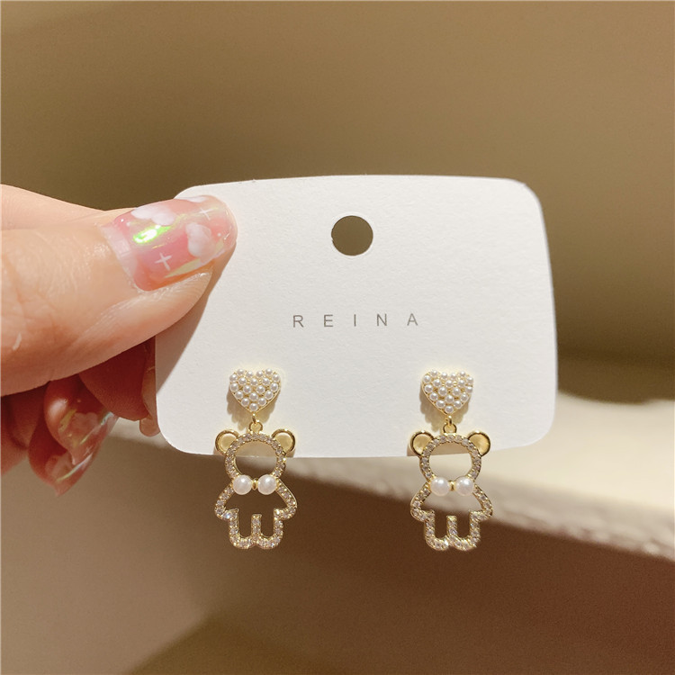 Title 6, Orecchini a forma di orsetto con cuore e perla,...