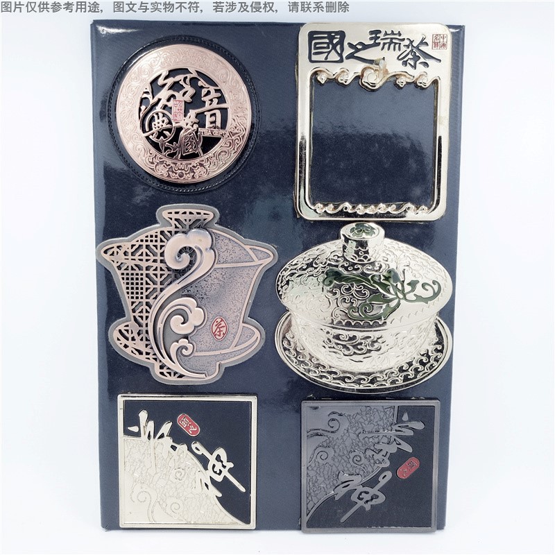 概念款展柜收藏铭牌 色彩碰撞设计大咖艺术系茶徽章 多色浮雕标牌