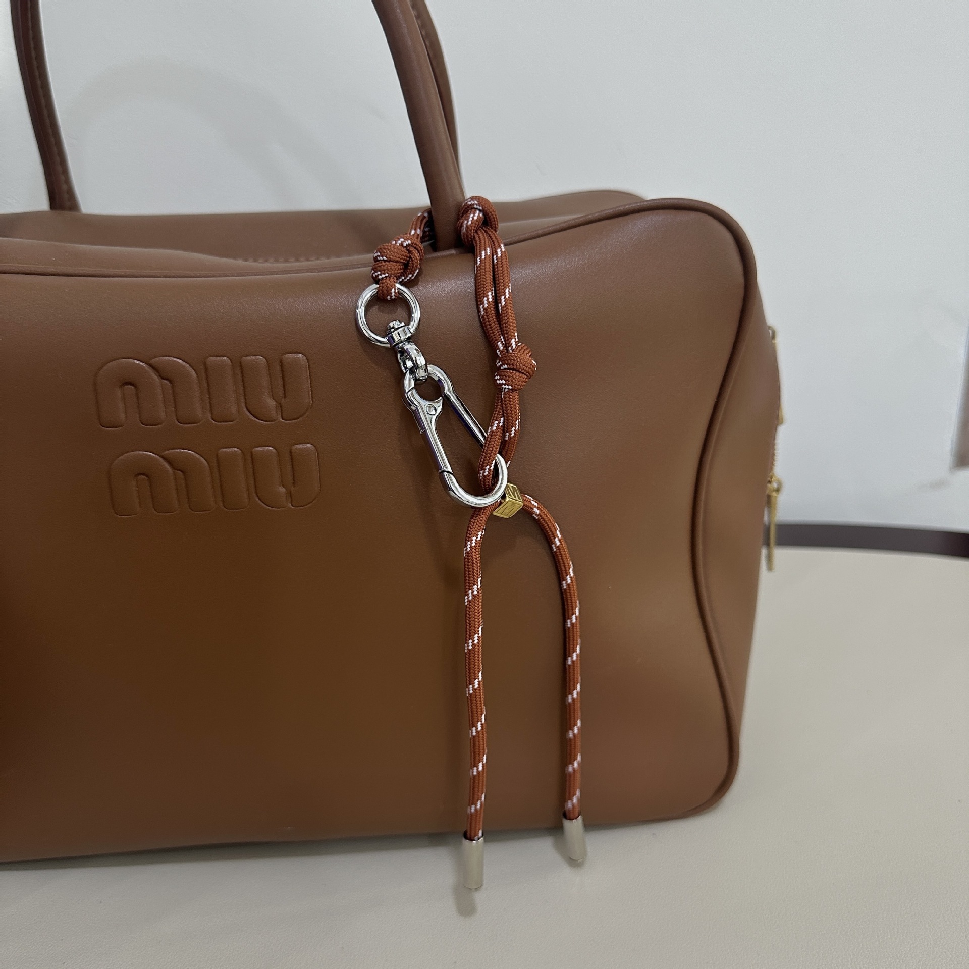 카라멜 브라운-M 버클