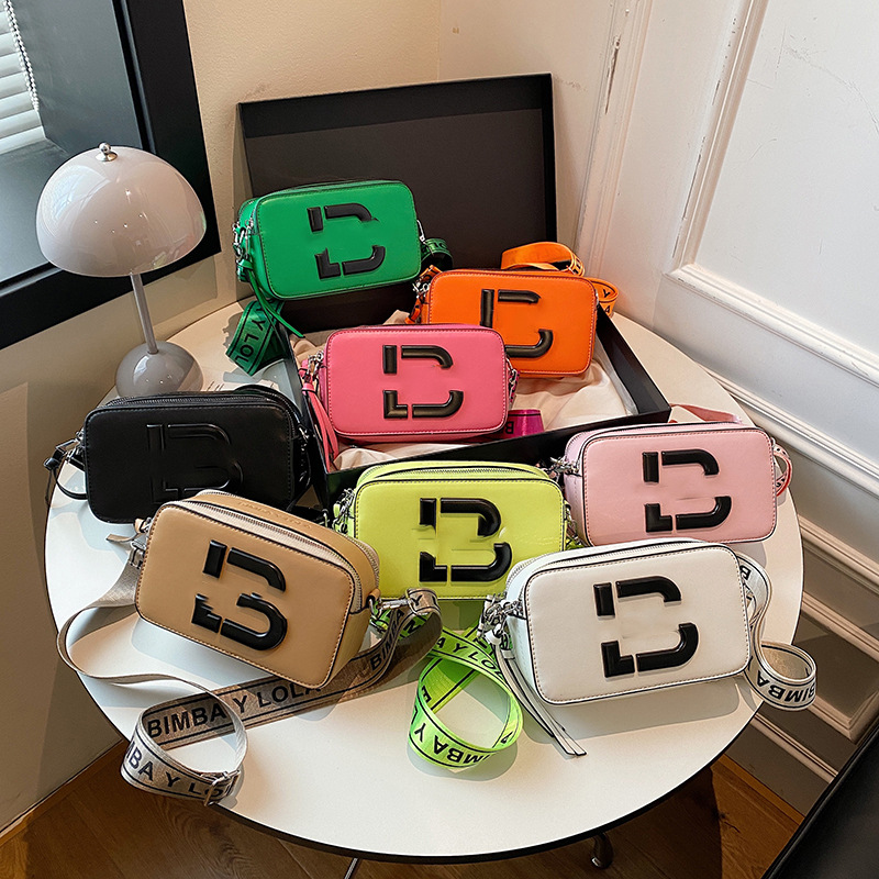 Bolso de hombro transfronterizo tendencia de moda femenina casual todo-fósforo teléfono móvil pequeño bolso cuadrado al por mayor cinturón de hombro ancho bolso de mensajero de color sólido