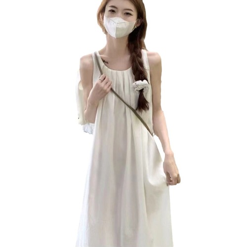 French-inspired gentle-style strapless backless dress for women, 2025 summer design—perfect for a chic beach look.