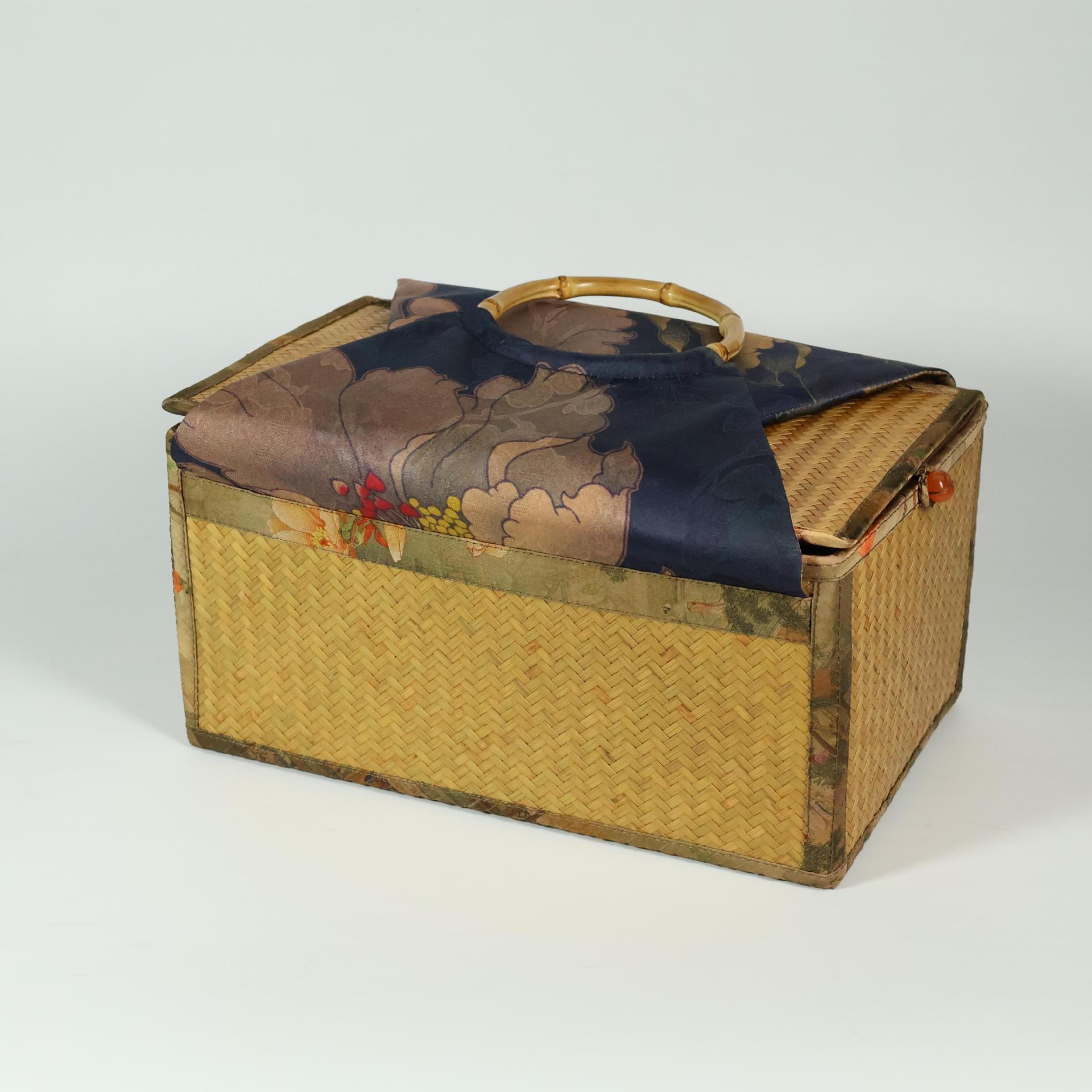 Factory direct sales of bamboo woven tea bags, satin-finish tea set storage boxes, bamboo root handles, and Mid-Autumn Festival gift boxes. In stock.