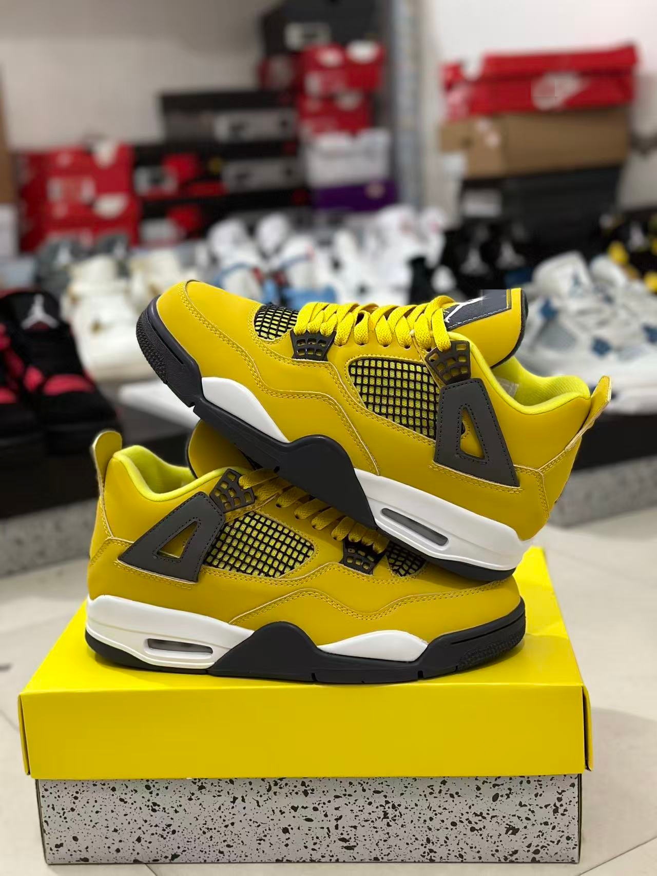 Pure original AJ4 zapatos de baloncesto Joe4 clásicos de cemento blanco negro amarillo eléctrico femenino para ayudar a hombres y mujeres zapatos de baloncesto Pitian
