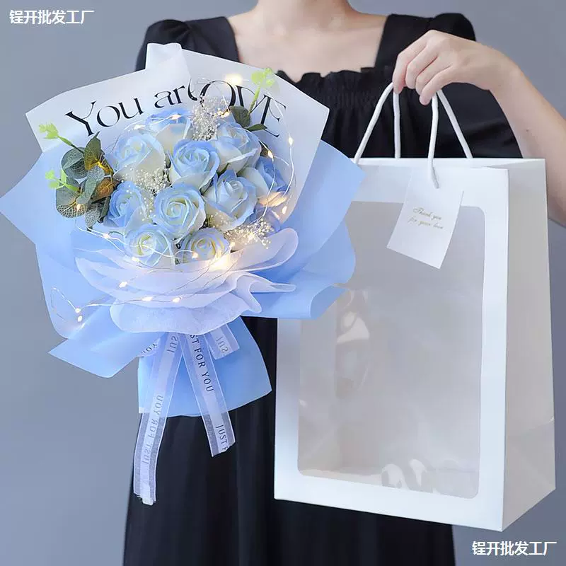 Сломанный лед голубой роз