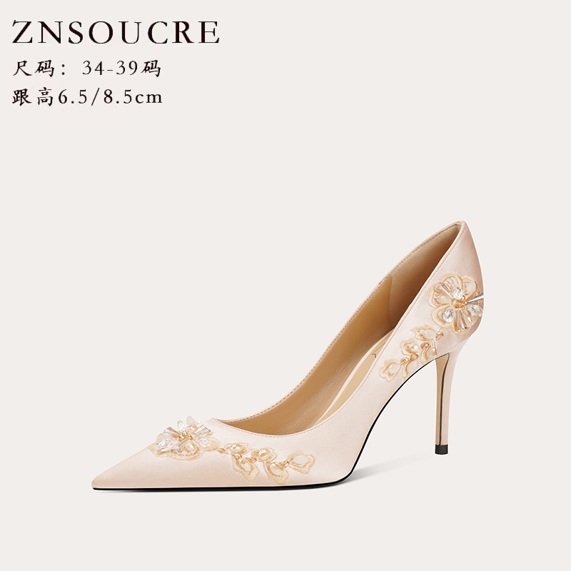 718-33 High Heels Women's 2025 Silks and Satins Embroidered Cheongsam Han Dynasty Shoes Retro Chinese Wedding Shoes Elegant National Trend