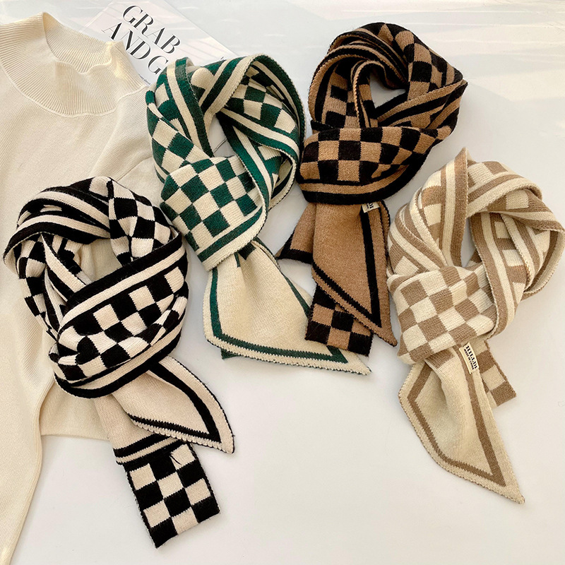 Nuevo tipo de bufandas cruzadas coreanas de otoño y invierno de ajedrez de punto de cuadros perezosos perforación bufandas de cuello