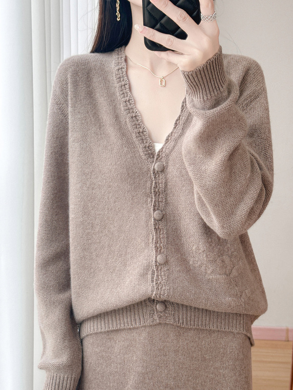 2025秋冬季新款100%纯羊毛V领针织开衫女宽松提花小香风外套|undefined