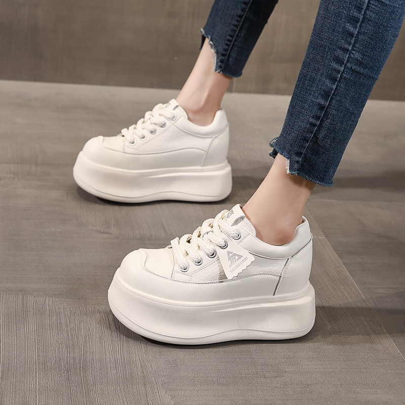 Giày sneaker nữ đế dày tăng chiều cao siêu nhẹ phong cách thể thao — màu trắng