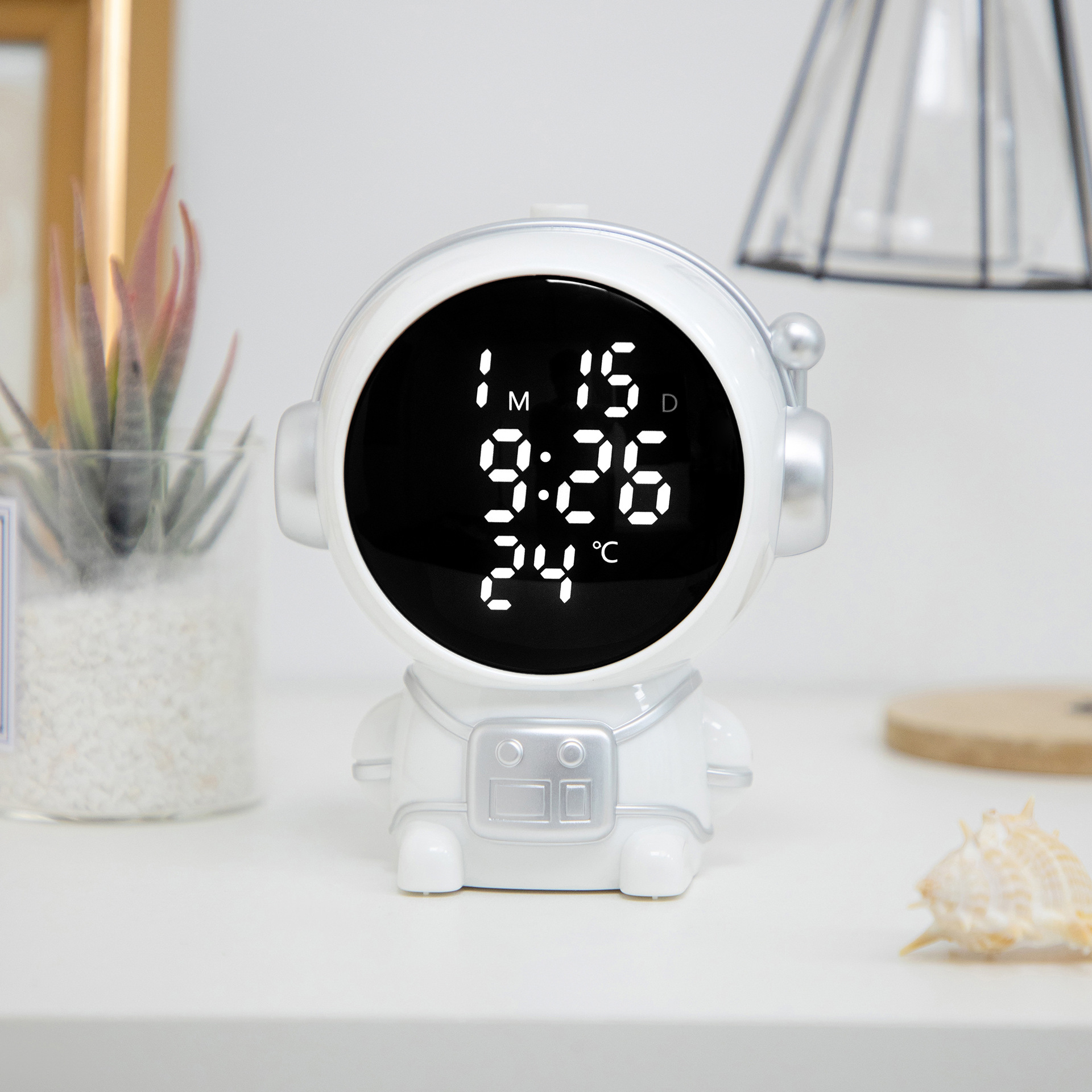 Venta directa de fábrica Spaceman plástico electrónico despertador multifunción se puede utilizar como espejo reloj electrónico simple estilo coreano