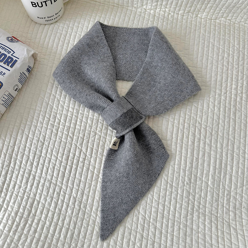 Bufanda pequeña de lana de punto para mujer Otoño e Invierno estilo coreano versátil protección del cuello perezoso perforado toalla del oído bufanda caliente del estudiante