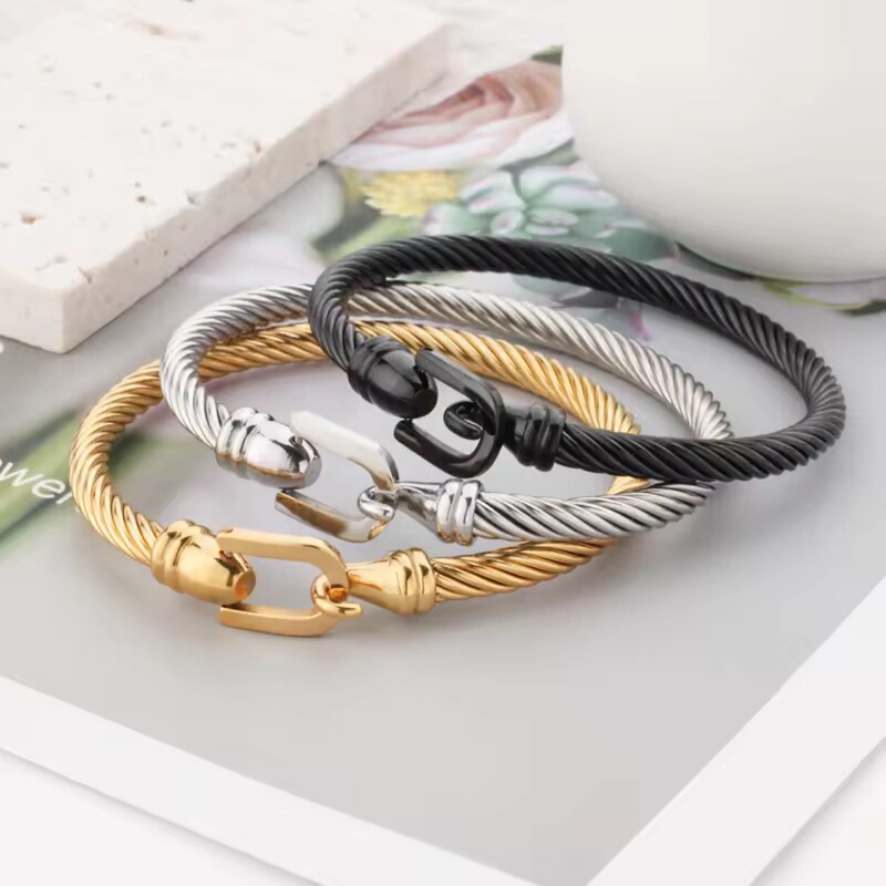 Amazon Foreign Trade Best-Selling European and American Horseshoe Buckle Stainless Steel Bracelet Retro Simple Cable Titanium Steel Hook Bracelet Amazon Foreign Trade Best-Selling European and American Horseshoe Buckle Stainless Steel Bracelet Retro Simple Cable Titanium Steel Hook Bracelet