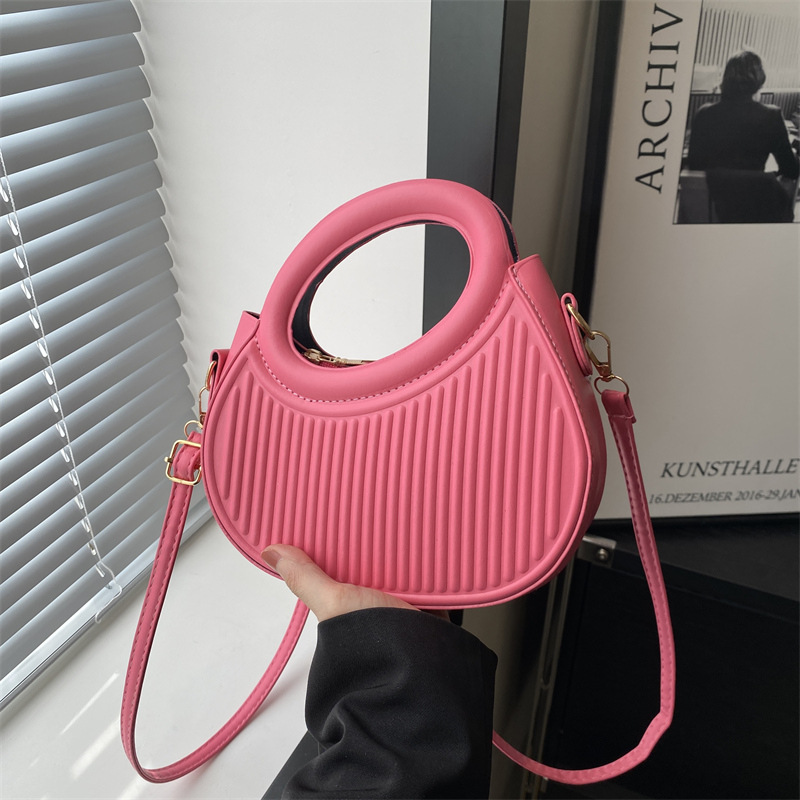 2024 early spring new fashion Western style solid color hand bag women's fashion casual messenger bag portable small bag fashion