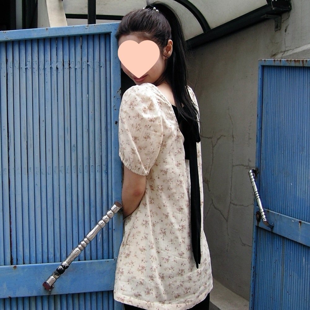 韩国小众日系复古碎花抽褶后背蝴蝶结绑带泡泡袖衬 衫娃娃衫均码