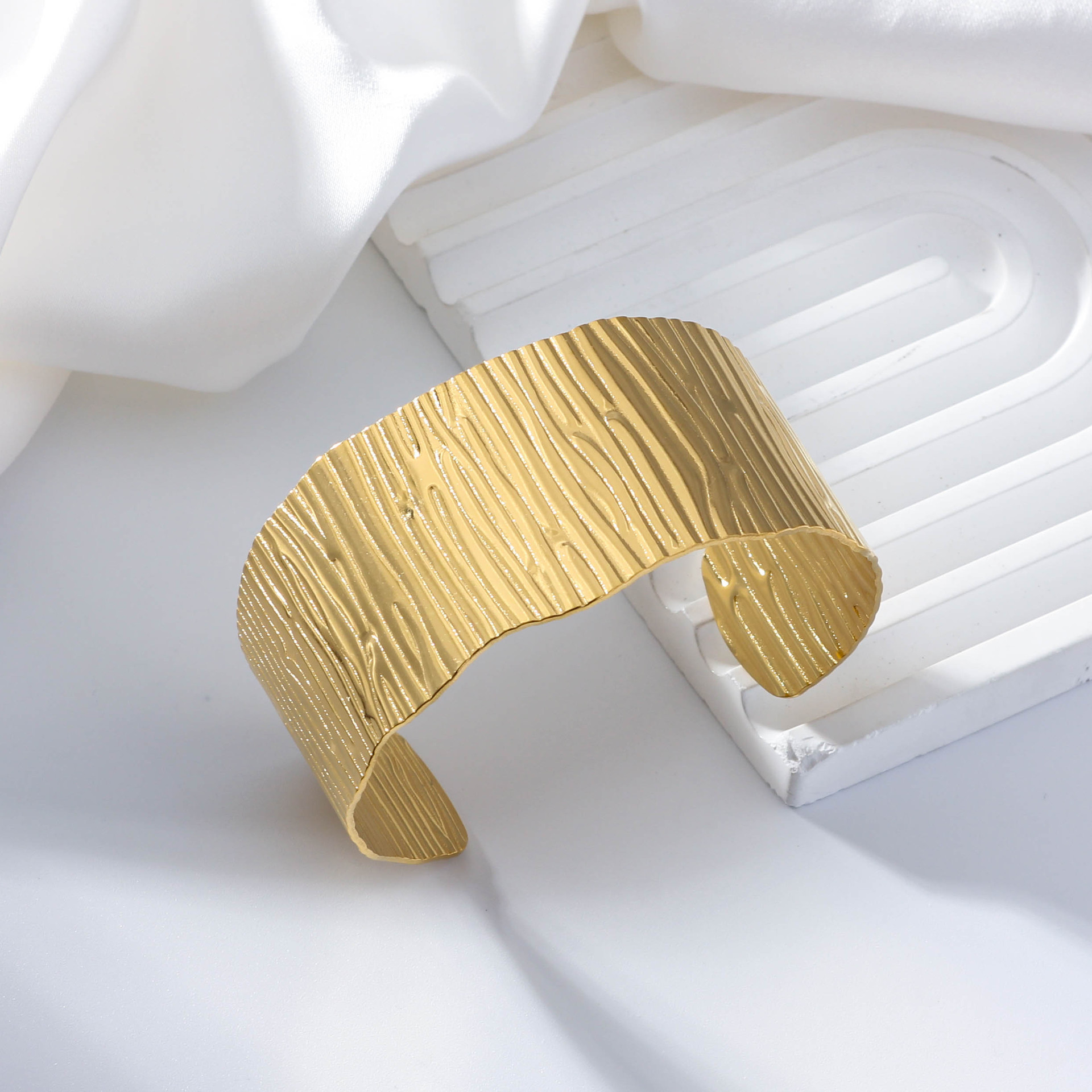 Joyas transfronterizas personales de diseño de pulsera de textura abierta nicho popular joyas de mano de patrón retro al por mayor