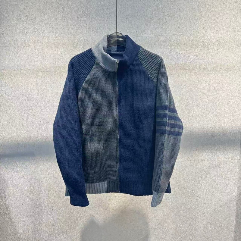 2025 Winter New Men's Color-Block Sweater down Jacket Fashion Trendy Stand Collar Knitted down Jacket Coat 2025 Winter New Men's Color-Block Sweater down Jacket Fashion Trendy Stand Collar Knitted down Jacket Coat