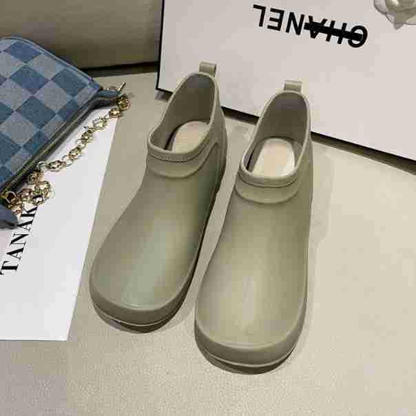 녹색 신발(한 사이즈 더 큼)